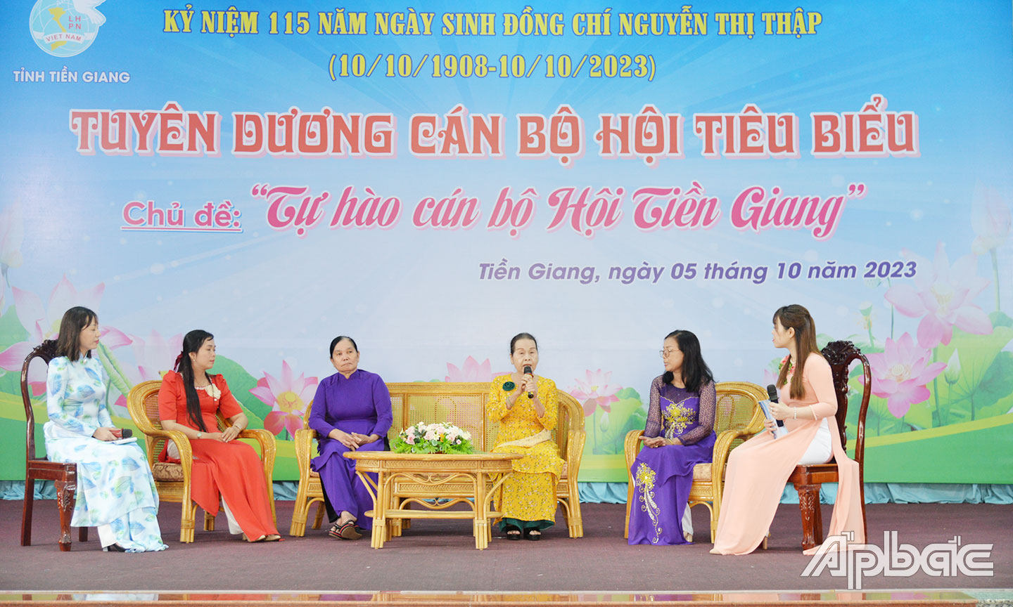 Giao lưu cán bộ Hội LHPN tiêu biểu.