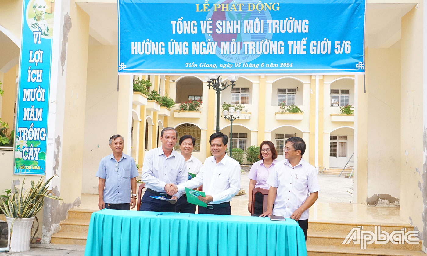 Sở Tài nguyên và Môi trường Tiền Giang cùng Uỷ ban nhân dân TP. Mỹ Tho ký kết bàn giao quản lý tuyến dường xanh – sạch – đẹp