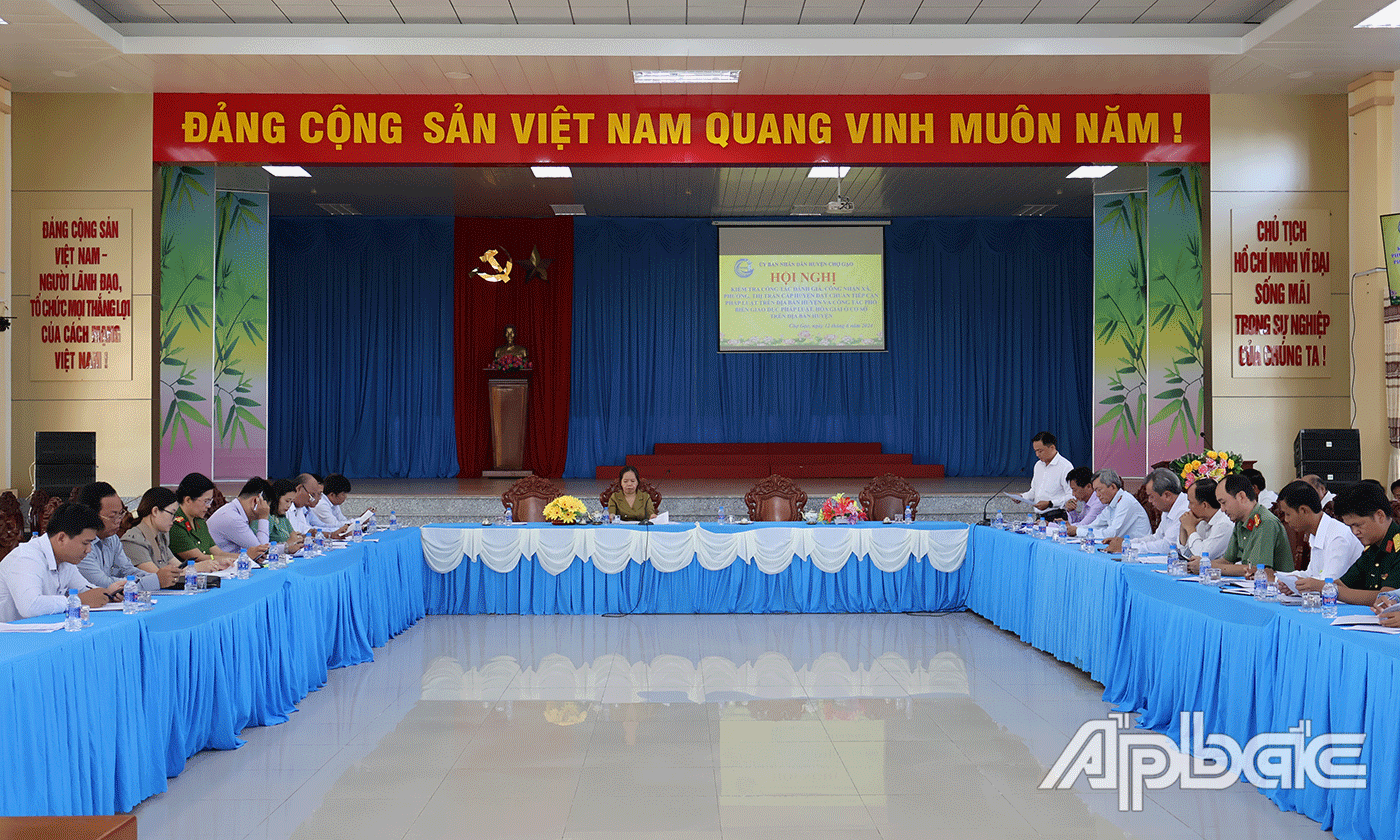 Quang cảnh buổi làm việc.