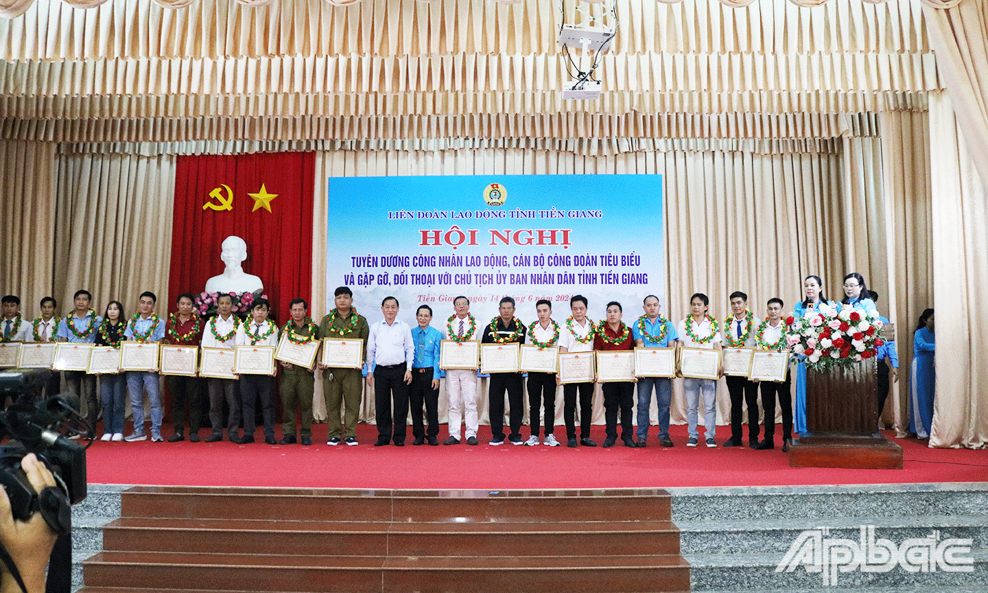 Chủ tịch UBND tỉnh Tiền Giang tặng Bằng khen cho 20 cá nhân đã có thành tích trong phong trào thi đua Lao động giỏi, Lao động sáng tạo giai đoạn 2021 - 2023