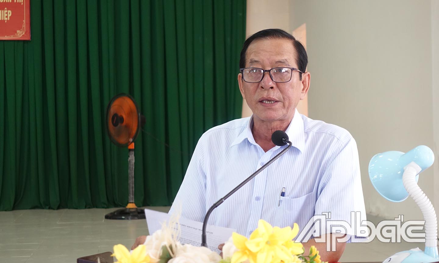 Đồng chí Võ Văn Nhanh trả lời ý kiến cho người dân.