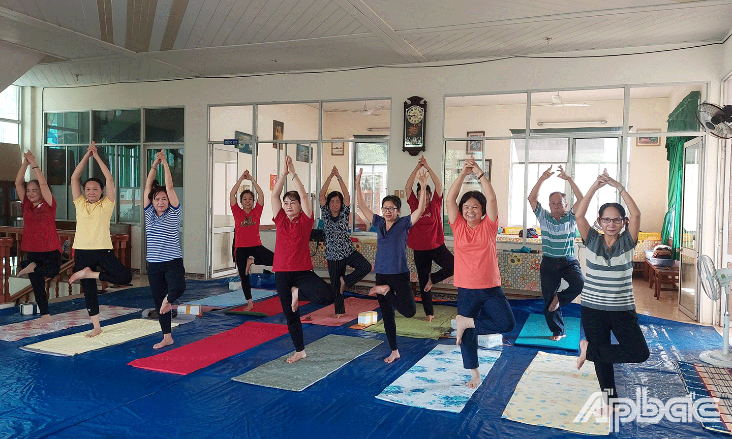 Một buổi tập luyện của CLB Yoga