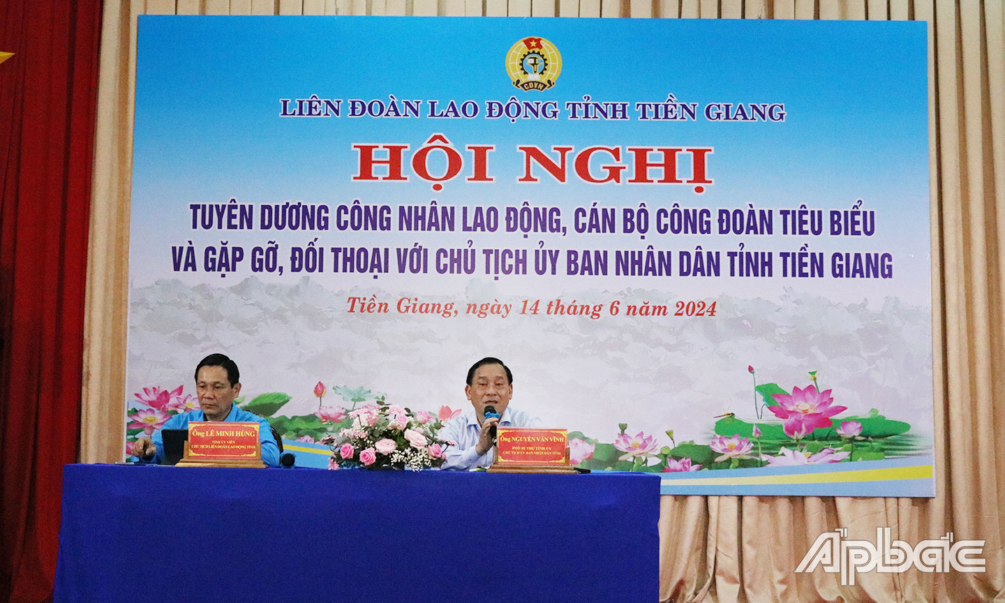 Chủ tịch UBND tỉnh Nguyễn Văn Vĩnh trả lời các ý kiến, kiến nghị của CNLĐ, cán bộ CĐ tại buổi đối thoại.