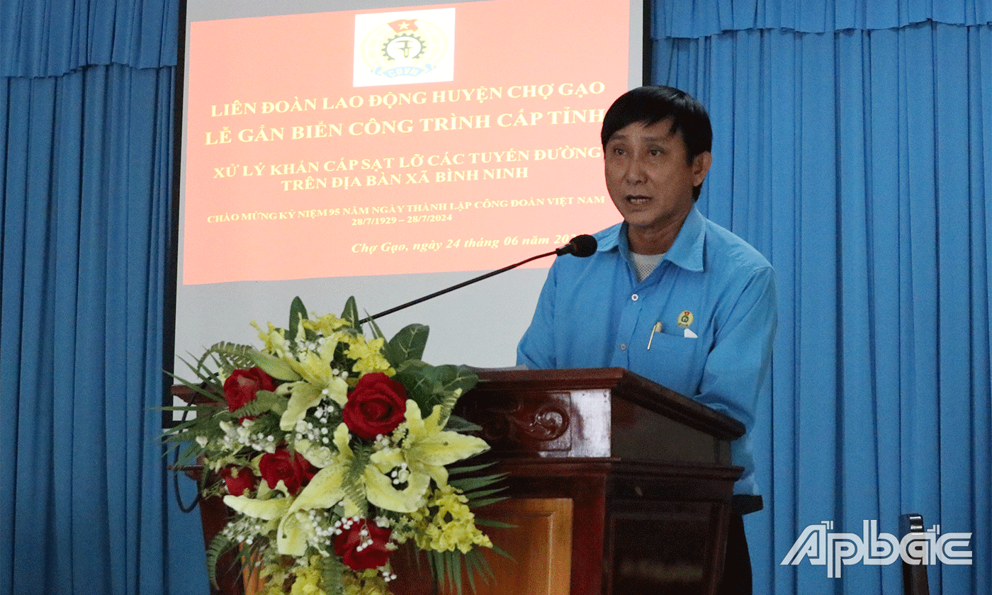 Chủ tịch Liên đoàn Lao động huyện Chợ GạoLê Văn Rỡ phát biểu.