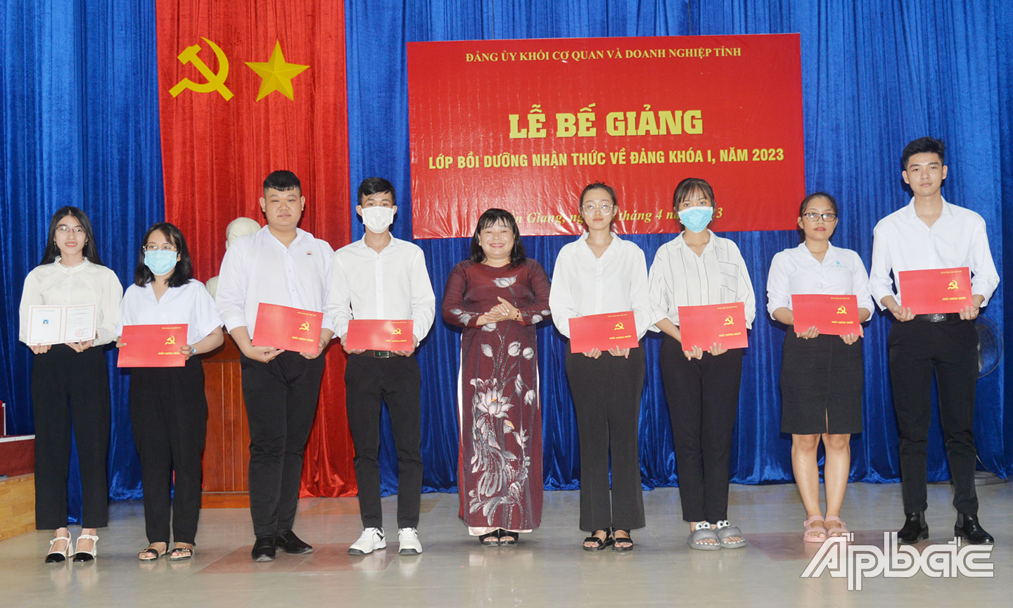 Tiền Giang luôn chú trọng nâng cao chất lượng kết nạp đảng viên.