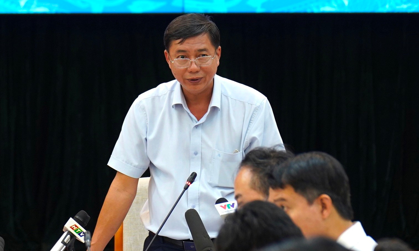 Thiếu tướng Trần Đình Chung, Phó Cục trưởng Cục An ninh chính trị nội bộ (Bộ Công an) trả lời họp báo.