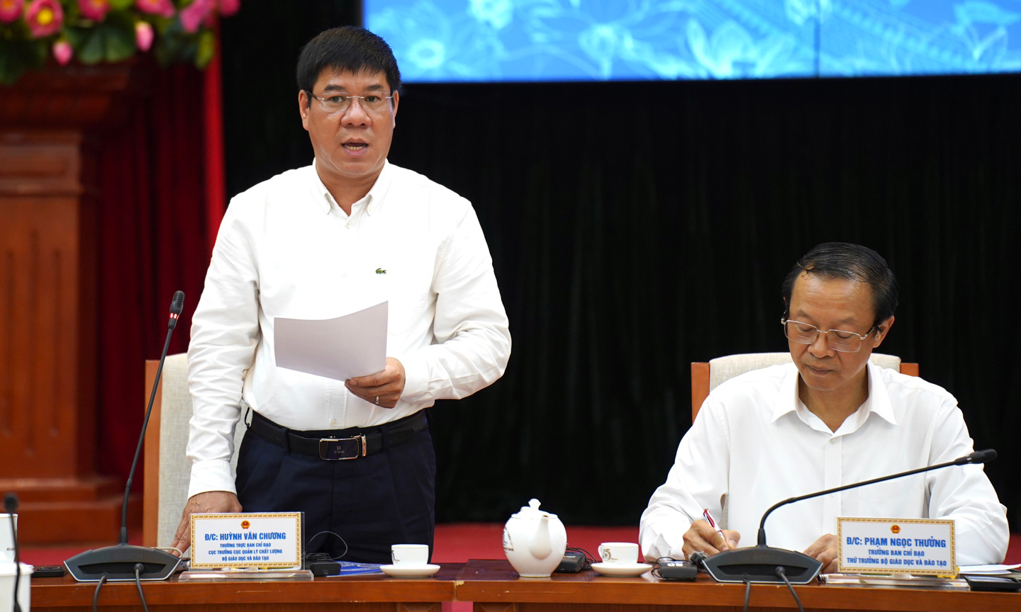 GS.TS Huỳnh Văn Chương - Cục trưởng Cục Quản lý chất lượng (Bộ GD&ĐT) báo cáo tại buổi họp báo.