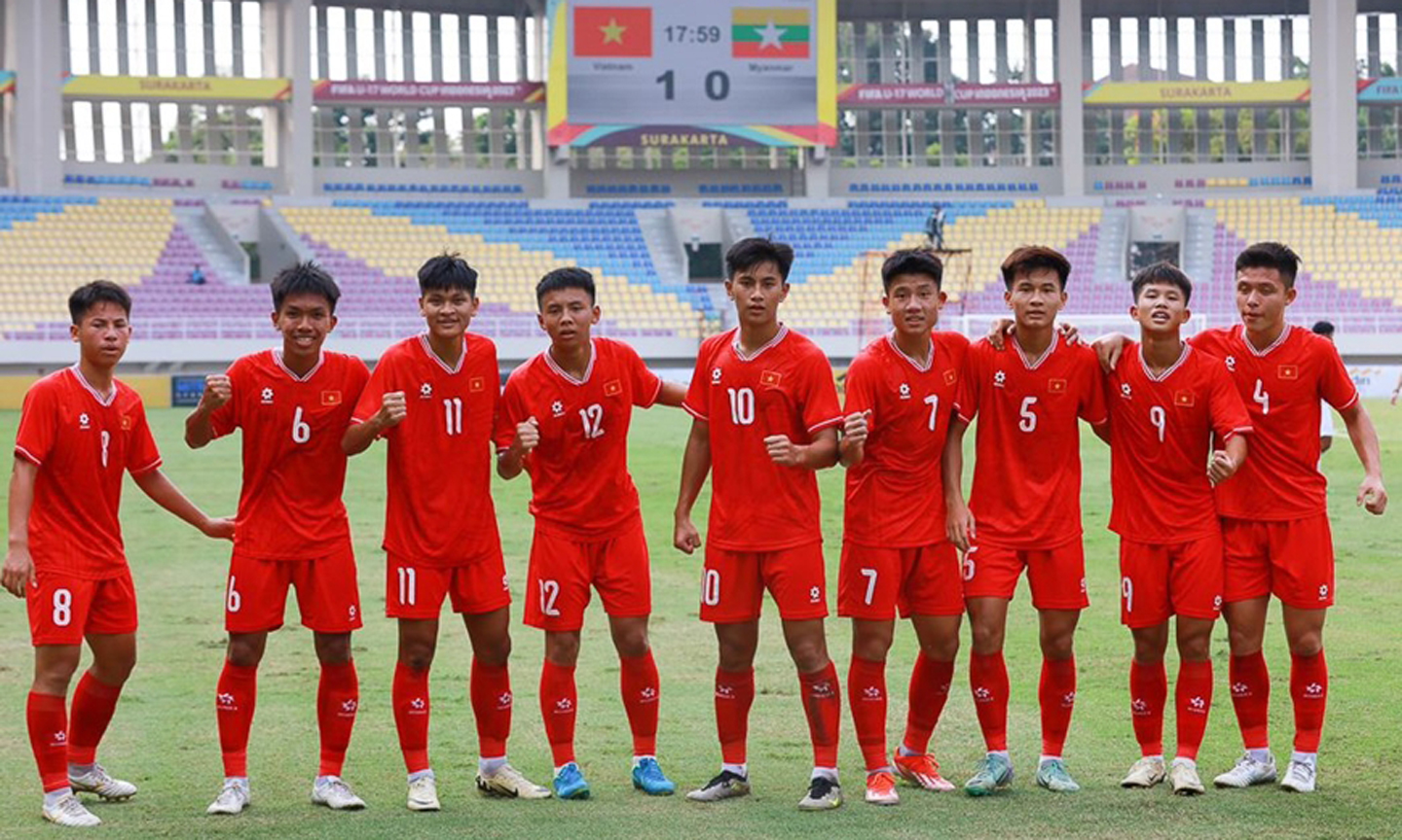 Các cầu thủ U16 Việt Nam mừng bàn thắng mở tỷ số vào lưới U16 Myanmar. Ảnh: VFF