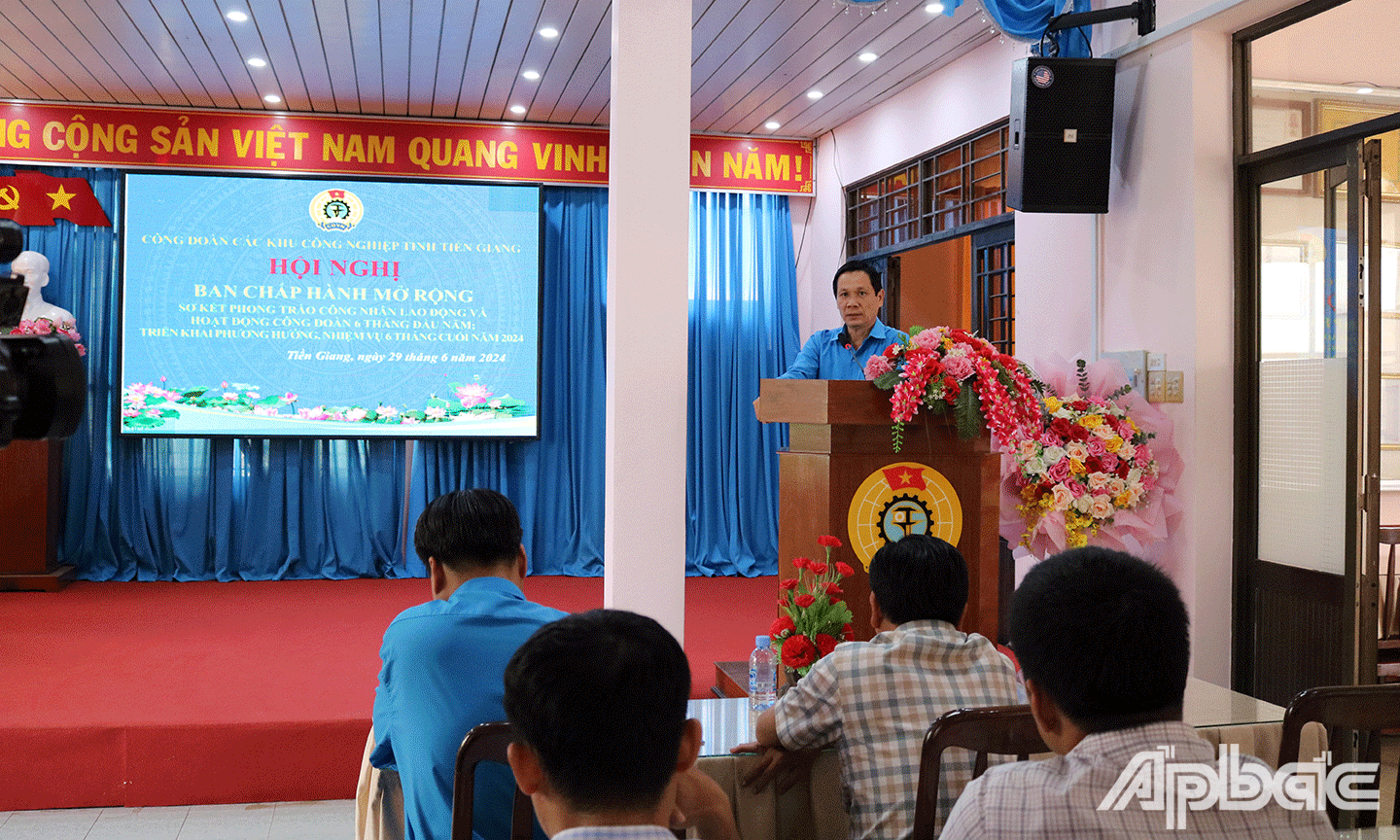 Chủ tịch Liên đoàn Lao động (LĐLĐ) tỉnh Tiền Giang Lê Minh Hùng phát biểu tại Hội nghị