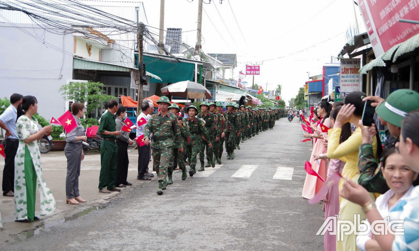 Sư đoàn 8 ra quân làm công tác dân vận tại huyện Cái Bè
