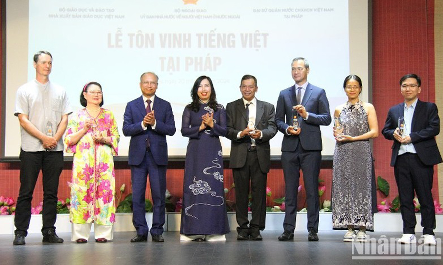 Vietnamese language promoted in France