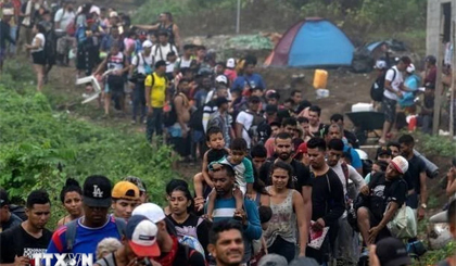 Hơn 3.000 người di cư khởi hành từ Mexico hướng tới nước Mỹ