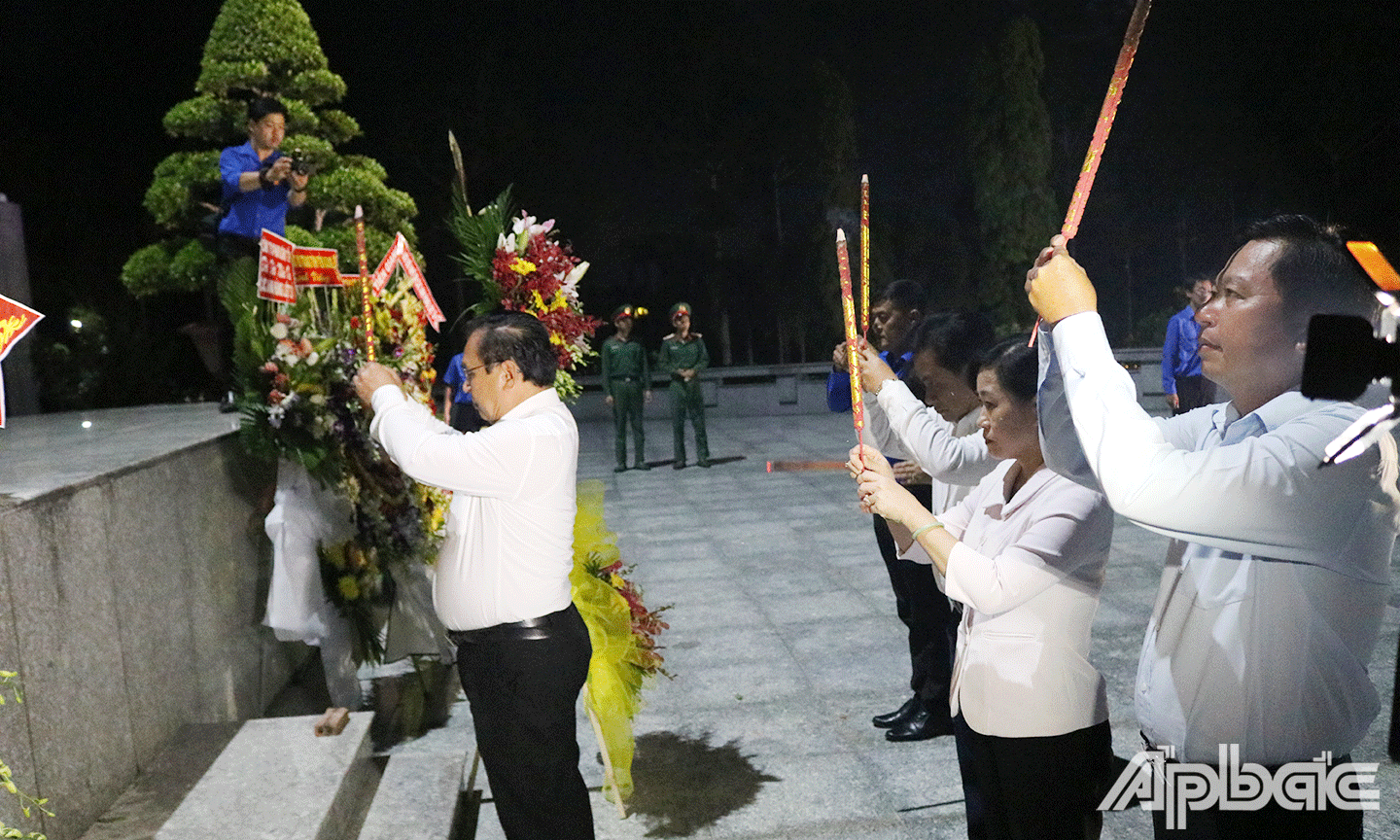 Thắp nến tri ân tại Nghĩa trang Liệt sĩ tỉnh Tiền Giang