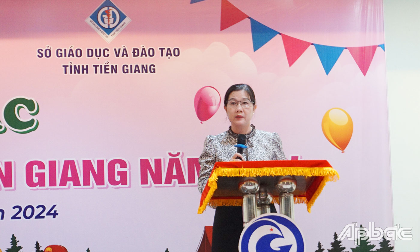 Phó Giám đốc Sở Lao động, Thương binh và Xã hội tỉnh Tiền Giang Nguyễn Thị Mỹ Nương phát biểu khai mạc Trại hè “Ước mơ hồng” năm 2024. 