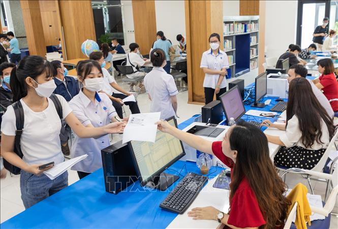 Thí sinh đến nhập học tại trường Đại học Công nghiệp Thực phẩm Thành phố Hồ Chí Minh. Ảnh tư tiệu: Thu Hoài/TTXVN