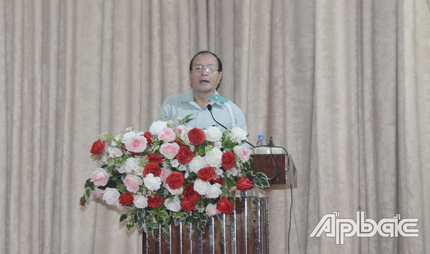 Cụm trưởng cụm thi đua nêu những khó khăn, hạn chế để các đơn vị tập trungthảo luận giải pháp tháo gỡ 