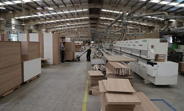 Wooden goods are made for export at a factory in Long An province. (Photo: VNA).