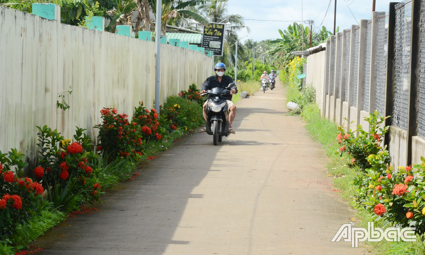 Cảnh quan môi trường nông thôn được chỉnh trang đảm bảo tiêu chí sáng - xanh - sạch - đẹp.