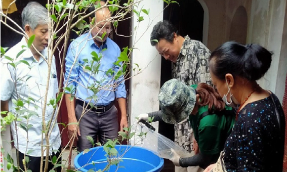 Bộ Y tế đã đề nghị các địa phương tổ chức chiến dịch diệt lăng quăng, bọ gậy, các hoạt động dọn bỏ vật dụng phế thải đọng nước với thông điệp 