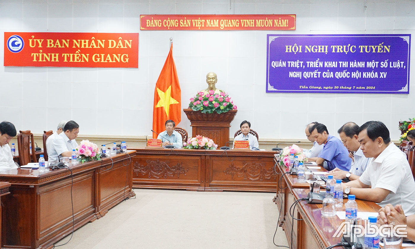 Trần Văn Dũng, Phó Chủ tịch Thường trực UBND tỉnh Tiền Giang chủ trì hội nghị tại điểm cầu Tiền Giang 