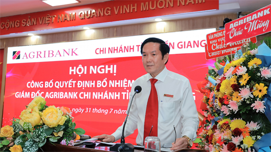 Tân Giám đốc Agribank chi nhánh tỉnh Tiền Giang Trương Văn Đoàn phát biểu nhận nhiệm vụ