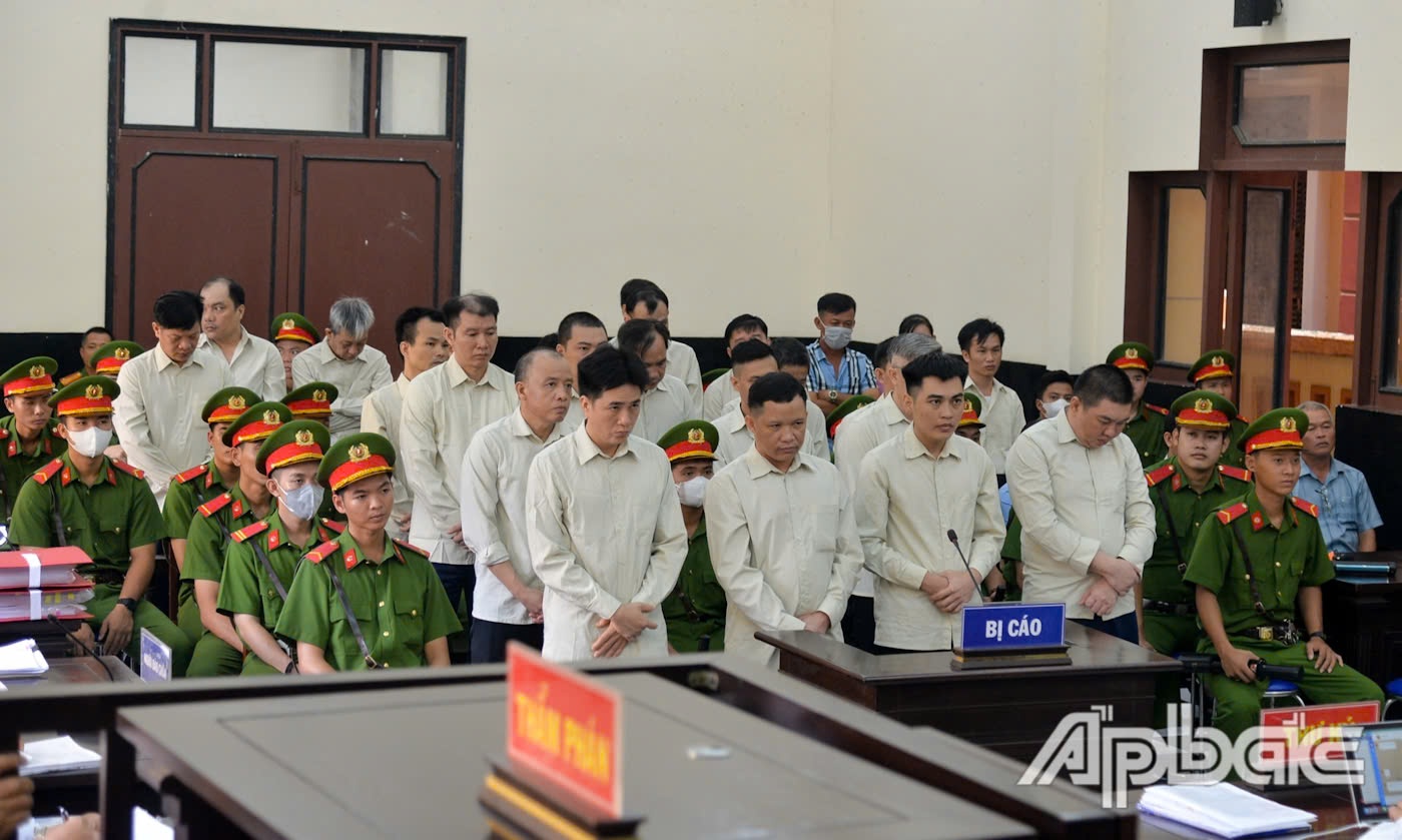 Các bị cáo tại phiên tòa.