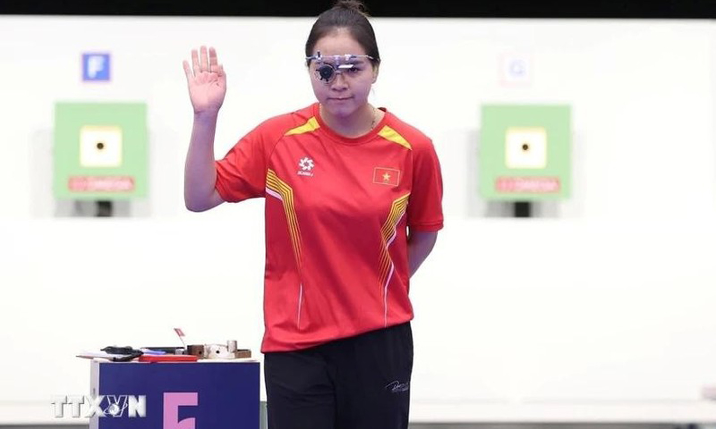 Vietnamese shooter Trinh Thu Vinh scores 587 points at the qualification event on August 2. (Photo: VNA).