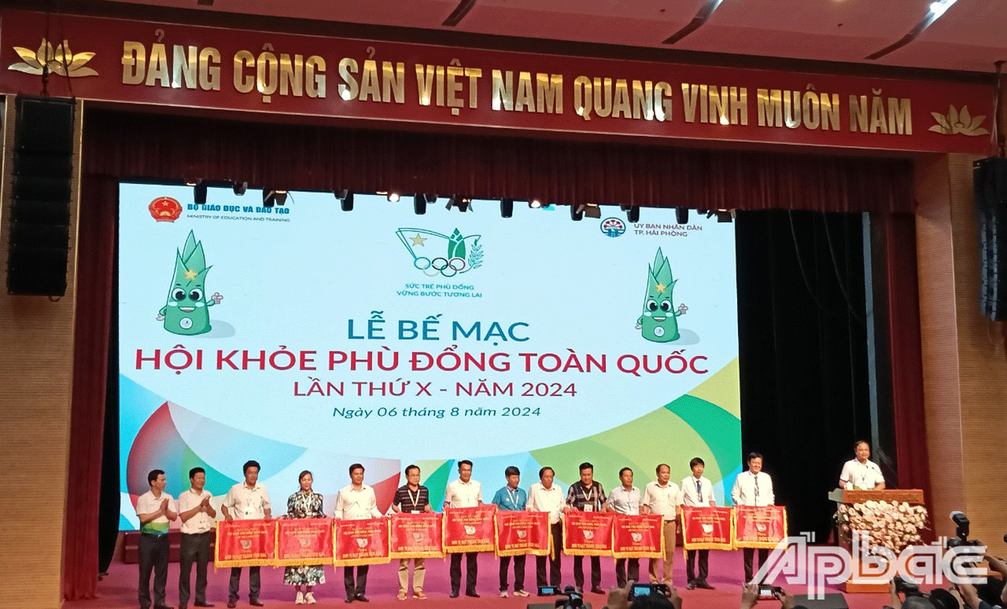 Đoàn Tiền Giang cũng vinh dự được nhận cờ thi đua dành cho đơn vị có thành tích khá tại Hội khỏe Phù Đổng năm nay. 