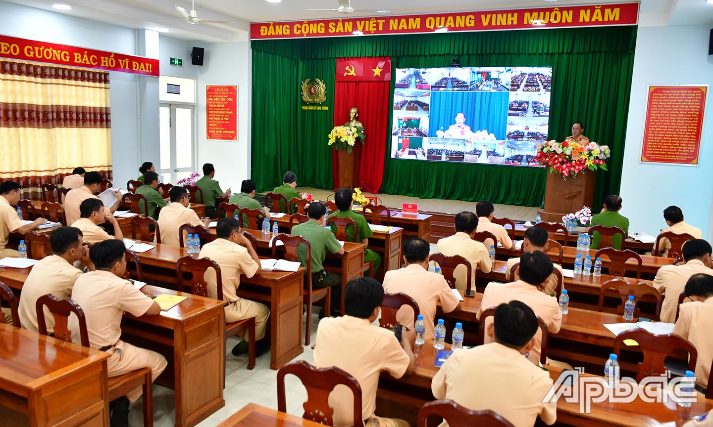 Hội nghị triển khai.