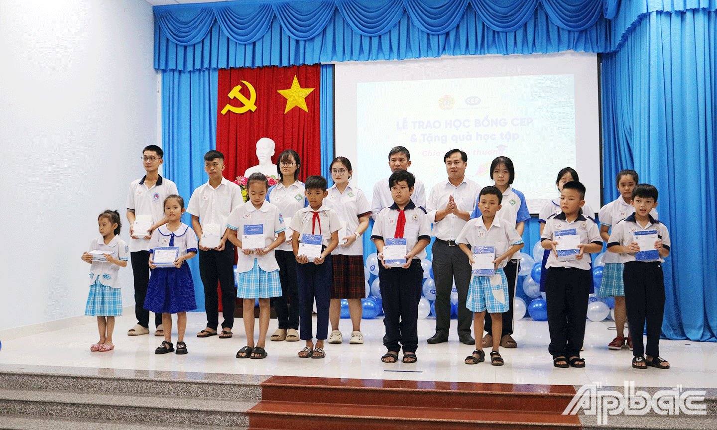 Lễ trao học bổng