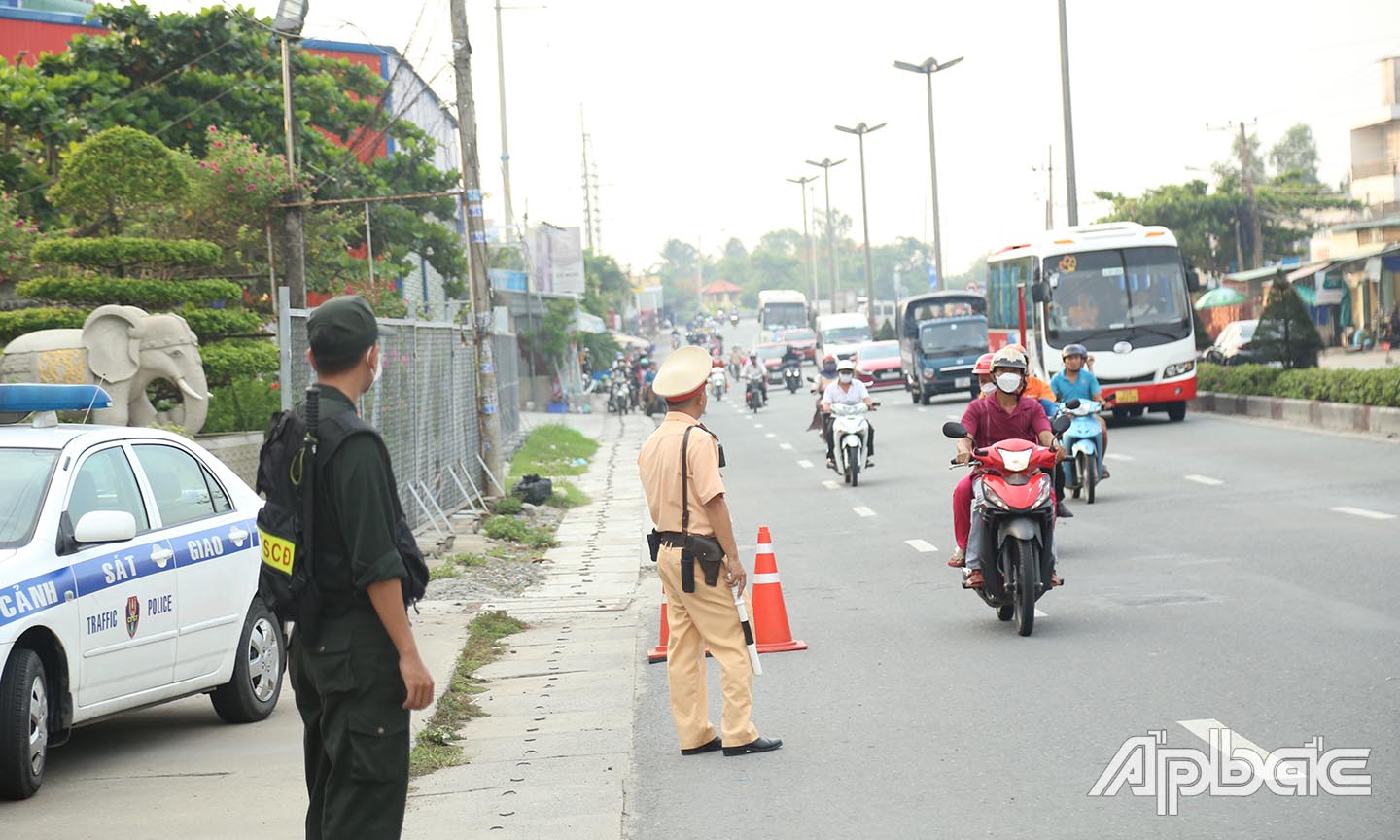 Lực lượng CSGT tập trung tuần tra xử lý các trường hợp vi phạm, đặc biệt là tuyến quốc lộ.