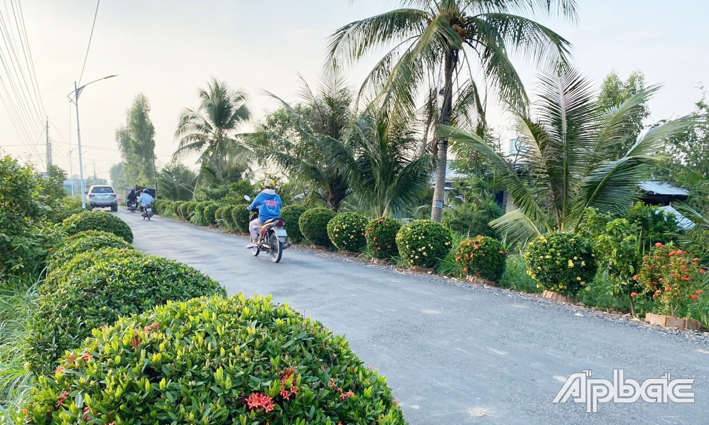 Xã Bình Phú thực hiện các công trình giao thông, chỉnh trang cảnh quan môi trường, tạo điểm nhấn về diện mạo nông thôn.