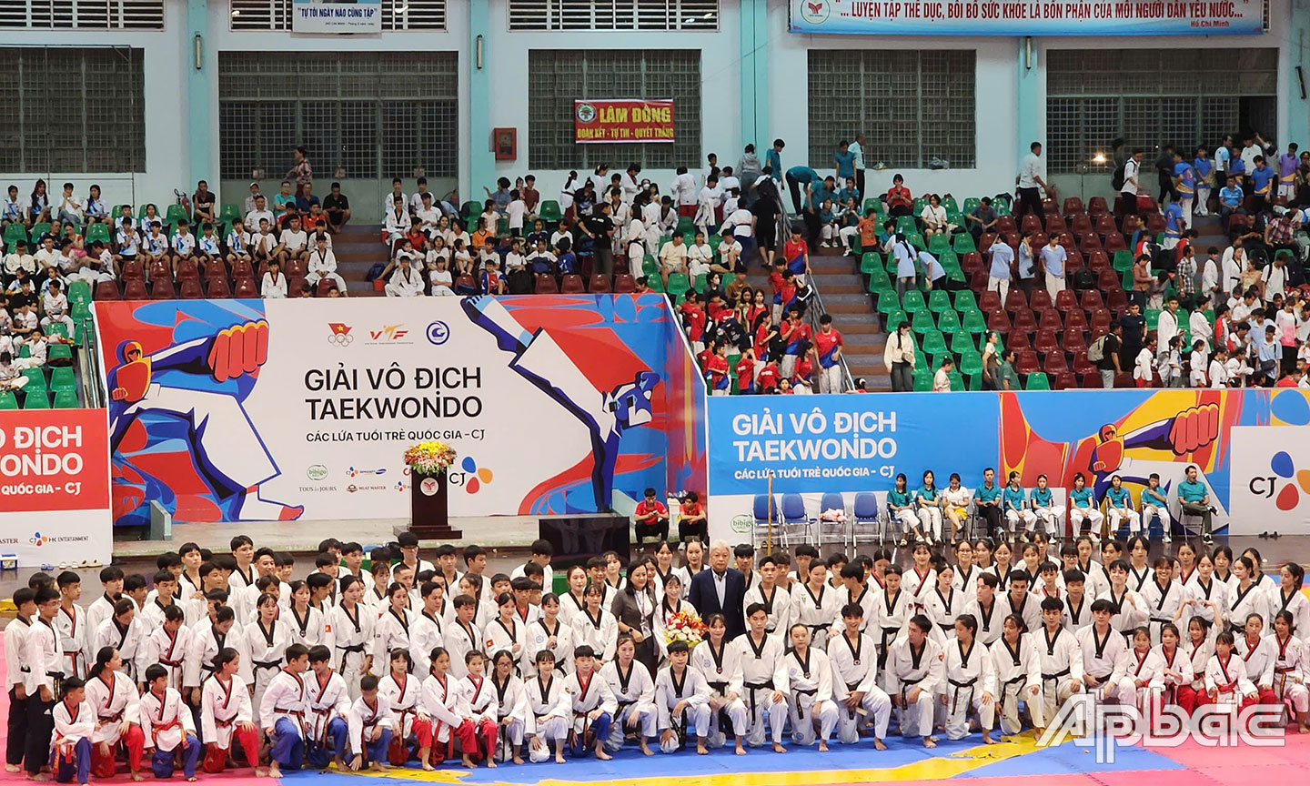 Giải Vô địch Taekwondo các lứa tuổi trẻ quốc gia năm 2024 quy tụ hơn 1.300 VĐV, huấn luyện viên trên cả nước tham gia thi đấu.