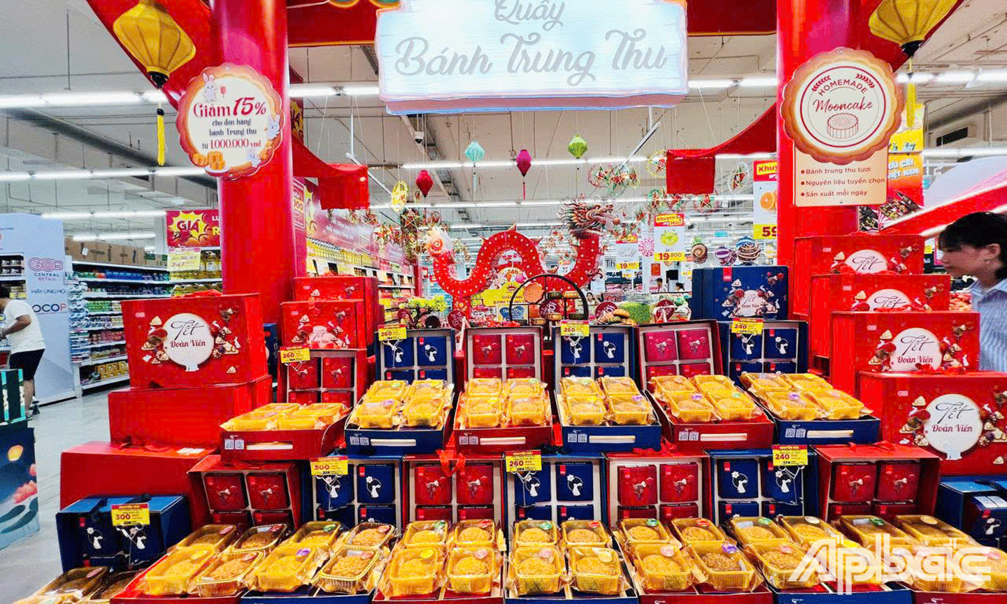 Quầy bánh Trung thu tại Go! Mỹ Tho