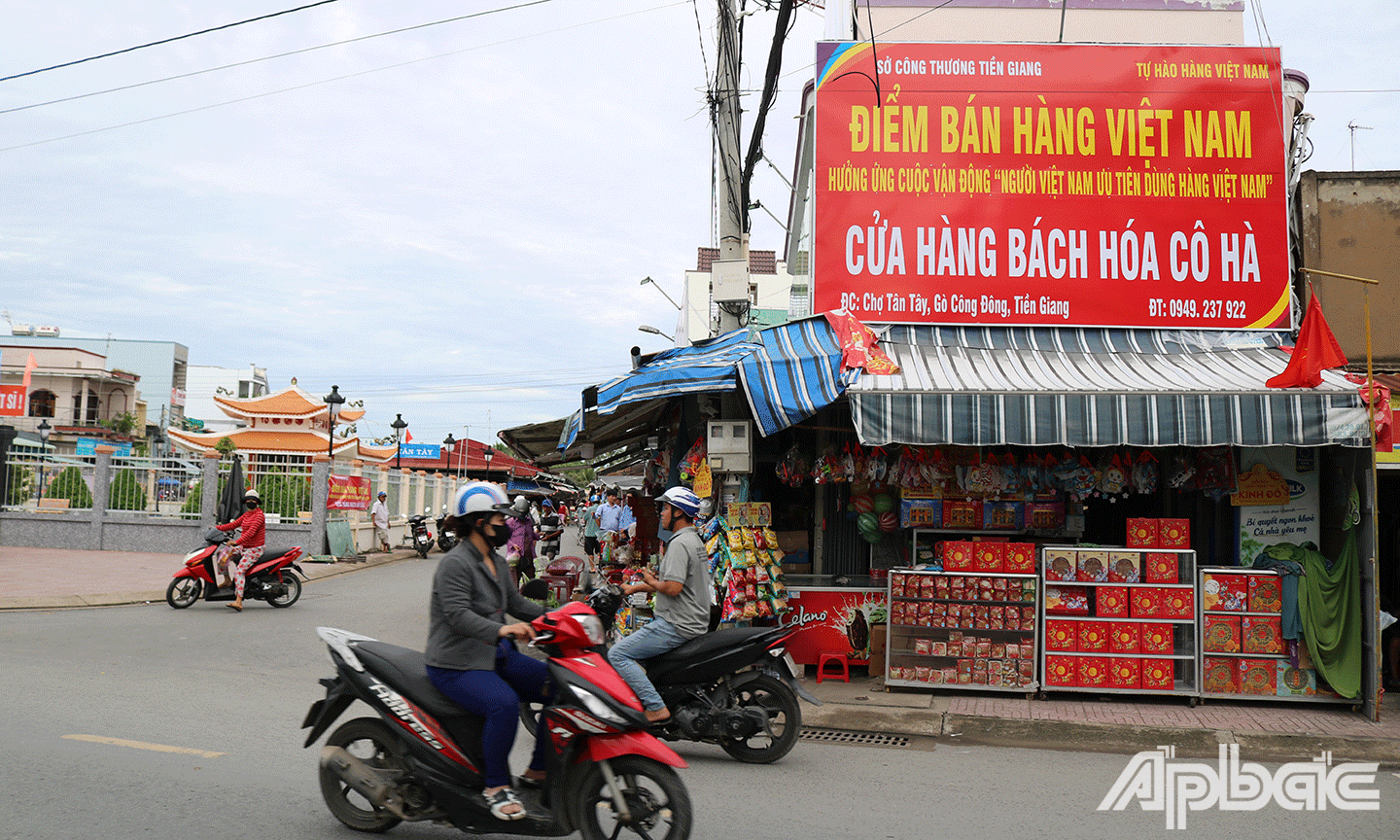 Điểm bán hàng Việt Nam tại Cửa hàng tạp hóa Cô Hà, địa chỉ: Ấp 1, xã Tân Tây, huyện Gò Công Đông, tỉnh Tiền Giang.