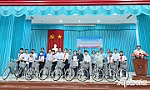 Trao tặng xe đạp cho học sinh khó khăn huyện Tân Phước vươn lên học tốt