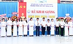 Phó Chủ tịch Thường trực UBND tỉnh Trần Văn Dũng dự Lễ khai giảng tại Trường THPT Cái Bè