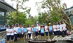 Phụ nữ Cảnh sát biển Việt Nam thăm, tặng quà các gia đình bị ảnh hưởng bởi cơn bão số 3