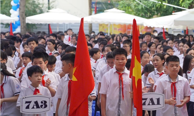 Học sinh Hà Nội trong ngày khai giảng (Ảnh: TRUNG HIẾU)