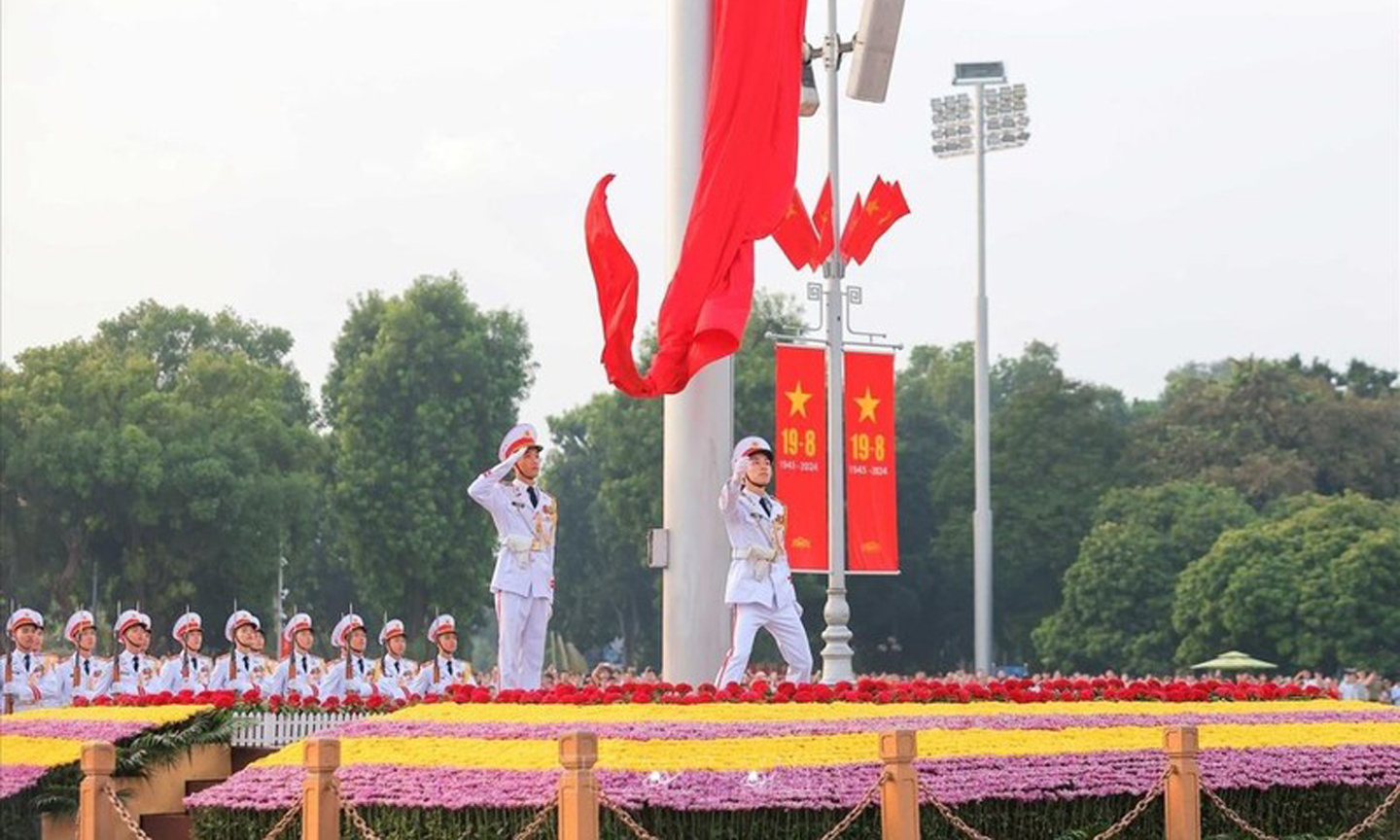 The flag-raising ceremony held to commemorate the 79th anniversary of Vietnam’s National Day (September 2, 1945 – 2024) at Ba Dinh Square in Hanoi (Photo: VNA).