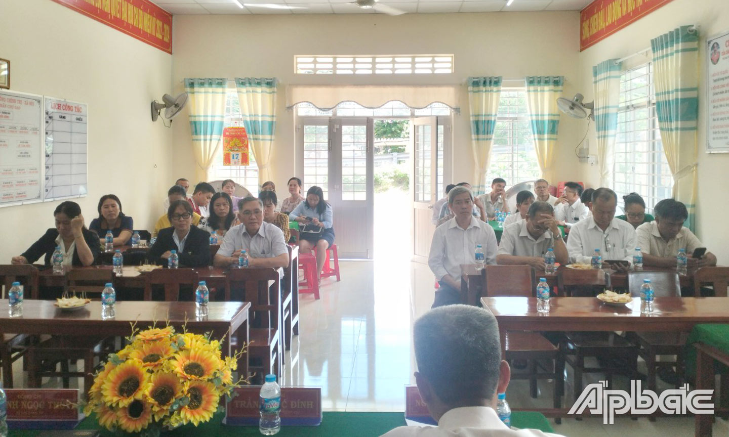 Đảng viên sinh hoạt đầy đủ và mạnh dạn đóng góp ý kiến tại Chi bộ khu 1, thị trấn Chợ Gạo, huyện Chợ Gạo.