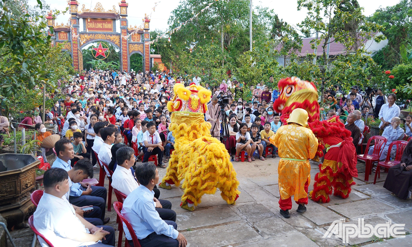 các em thiếu nhi đã được tham gia các trò chơi hoạt náo, được thưởng thức các tiết mục văn nghệ