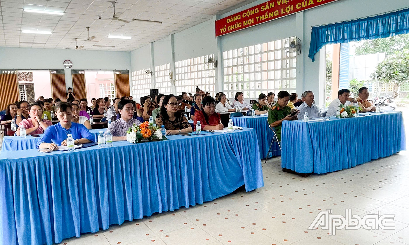 Đại biểu và hội viên Phụ nữ tham dự Ngày hội.