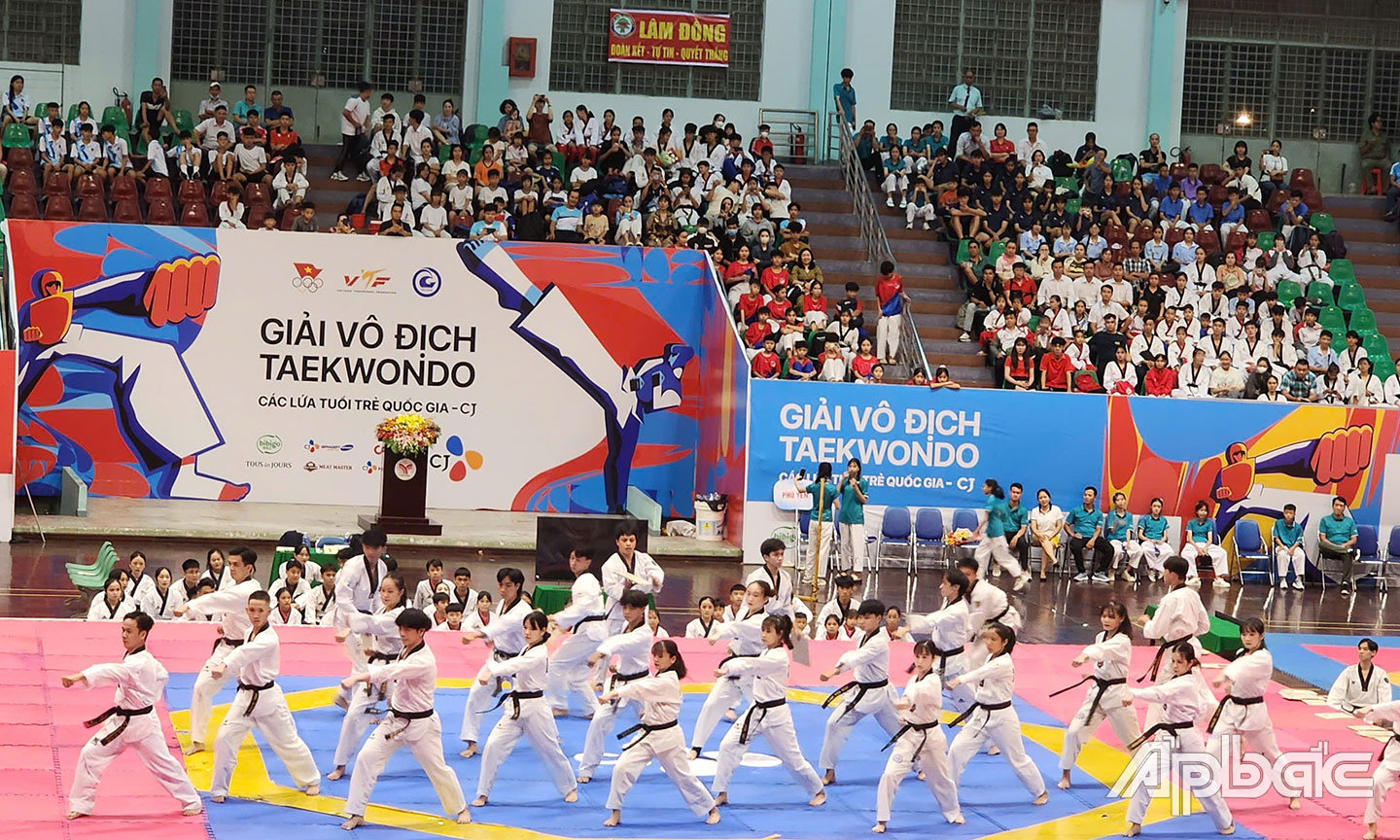 Tại Tiền Giang vừa diễn ra Giải Vô địch Taekwondo các lứa tuổi trẻ quốc gia năm 2024 vào tháng 8, với hơn 1.300 huấn luyện viên, vận động viên trên cả nước tham gia thi đấu. 								                                                                                    Ảnh: Cao Thắng