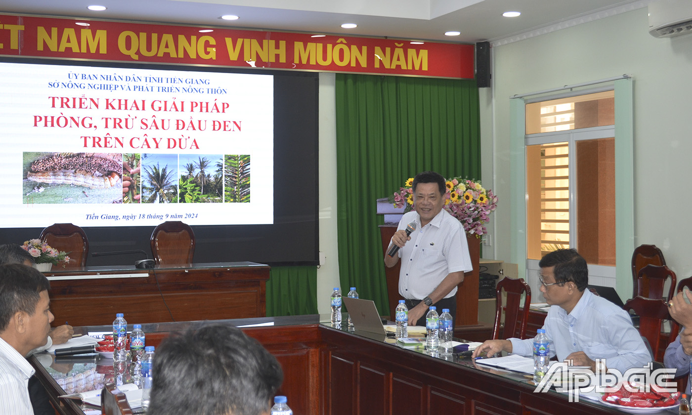 Tiến Sĩ Trần Tấn Việt hướng dẫn các giải phải phòng, trị sâu đầu đen.