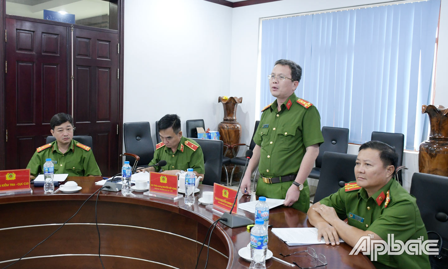 Đại tá Nguyễn Minh Tân, Phó Giám đốc Công an tỉnh phát biểu tại buổi kết luận kiểm tra. Ảnh Thanh Việt 