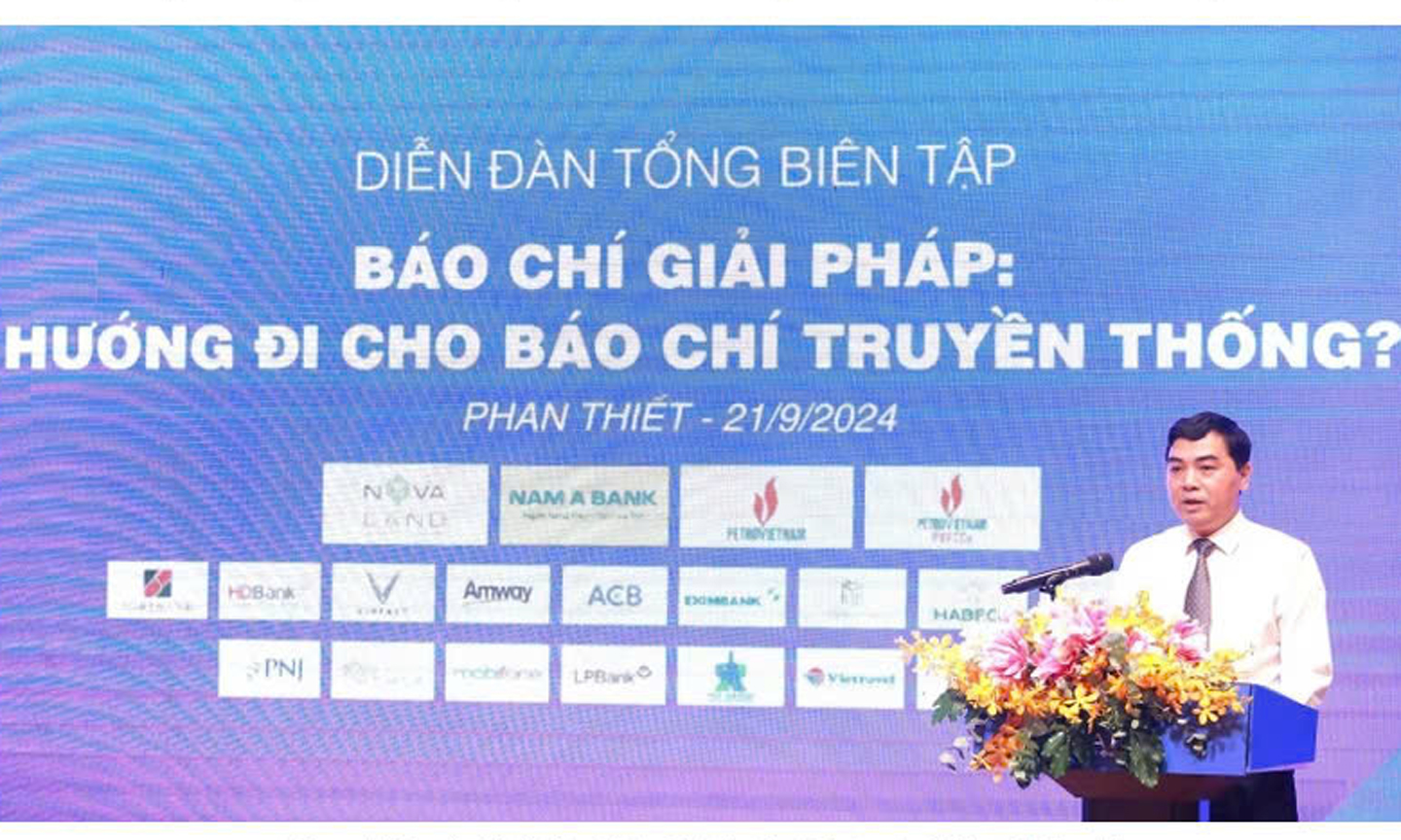 Đồng chí Nguyễn Hoài Anh, Bí thư Tỉnh ủy Bình Thuận phát biểu tại hội nghị.