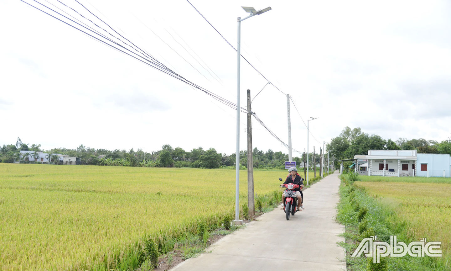 Hệ thống giao thông nông thôn được đầu tư từng bước đồng bộ.