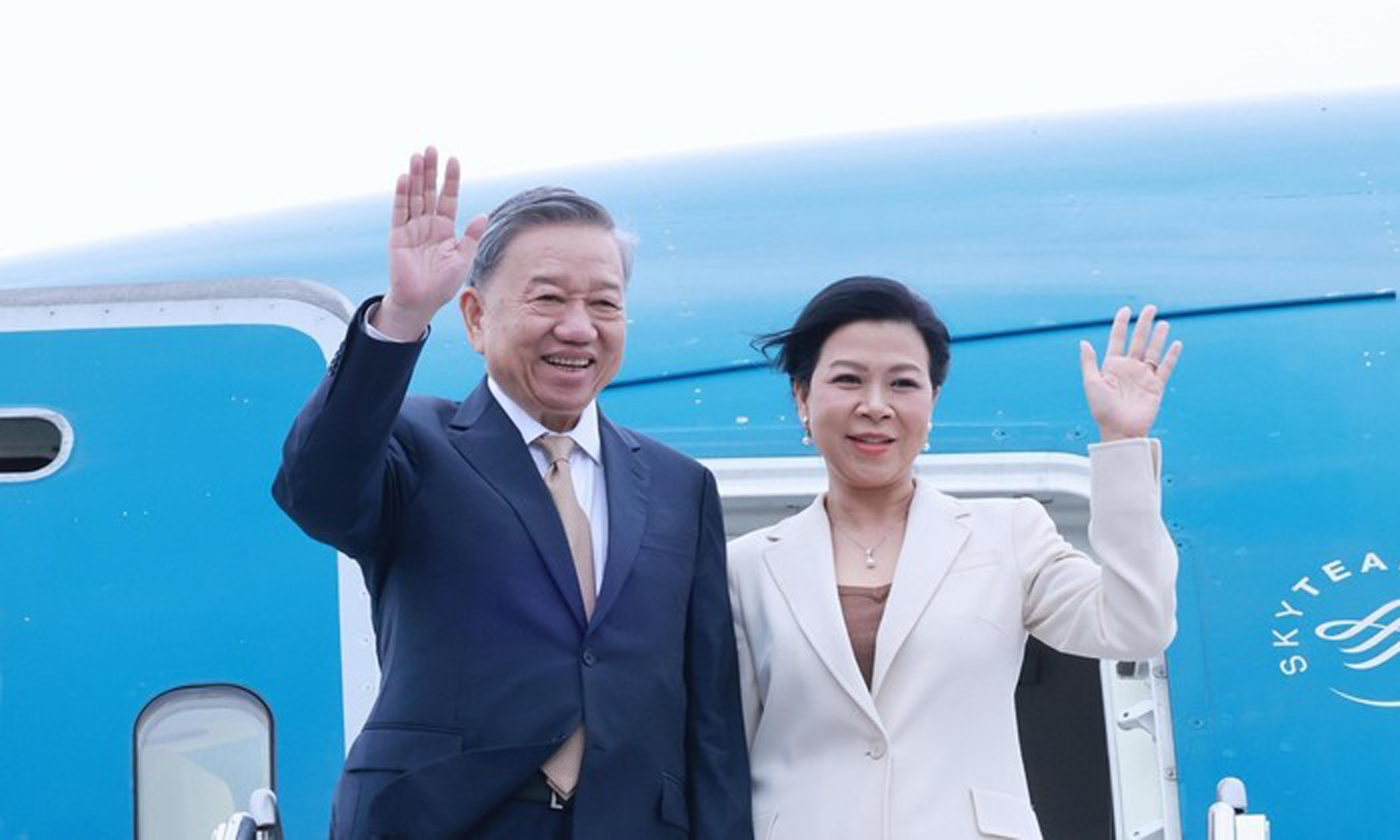 General Secretary of the Communist Party of Vietnam Central Committee and President of Vietnam To Lam and his spouse at John F. Kennedy International Airport in New York city (Photo: VNA).