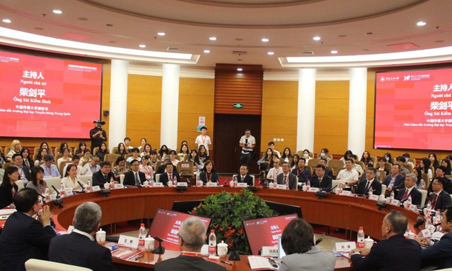 At the dialogue forum in Bejing on September 25 (Photo: VNA).